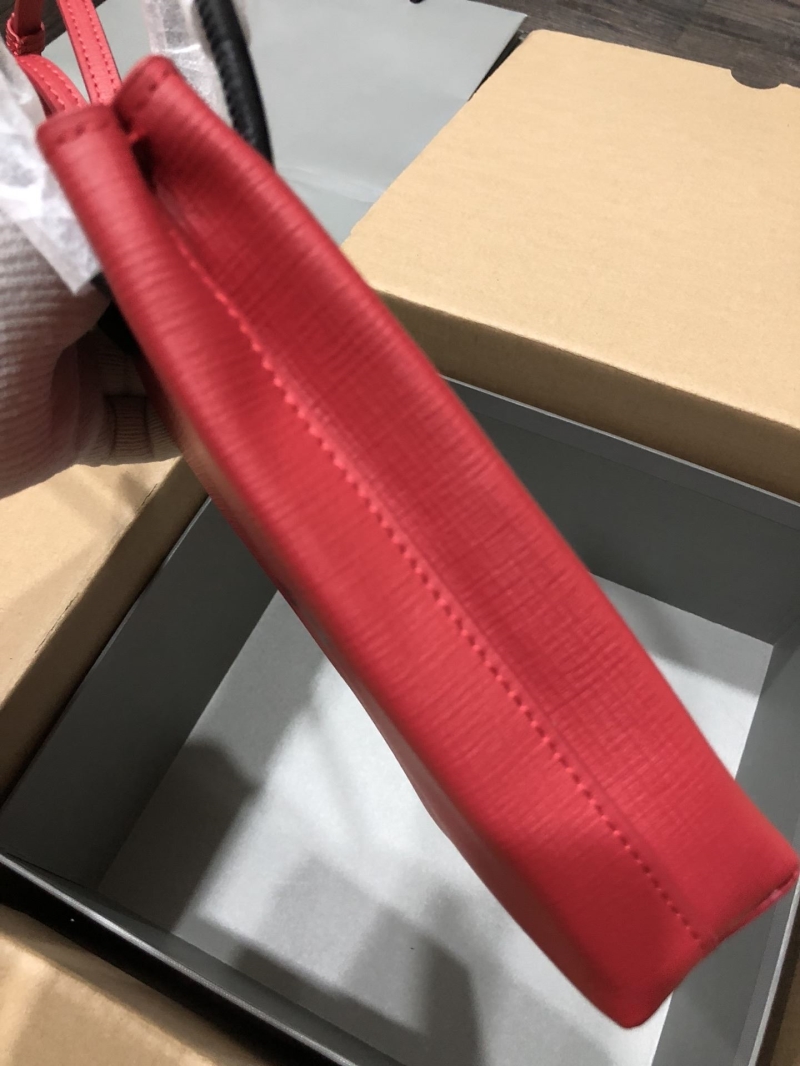 Ba1en*iaga shopping bags